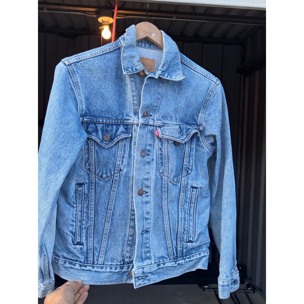 Vintage Levis 70506-0214 Denim Trucker Jacket Light Wash Made in USA Size 36R